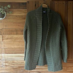 Moss green Patagonia cardigan size medium